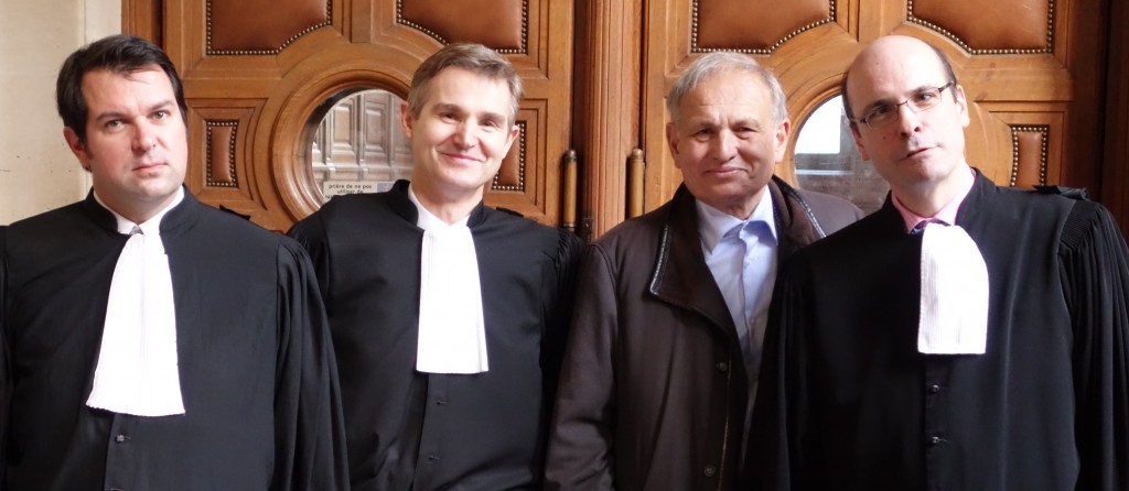 Claude Salort, président du Comité d’information et de défense des sociétaires du Cref (CIDS-Cref), entouré de maîtres Yann Le Bras, Nicolas Lecoq-Vallon et Stéphane Bonifassi. (photo © GPouzin)